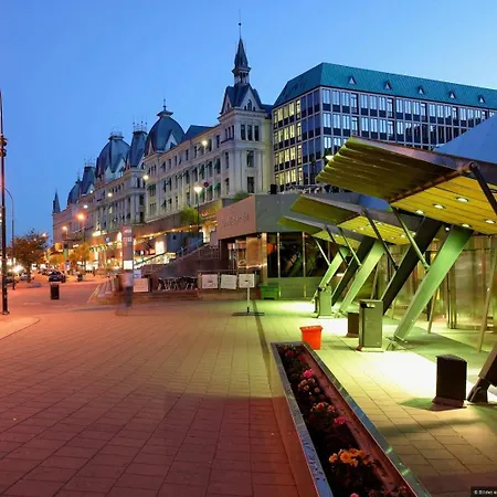 아파트 Spacious & Stylish In - Supercentral
